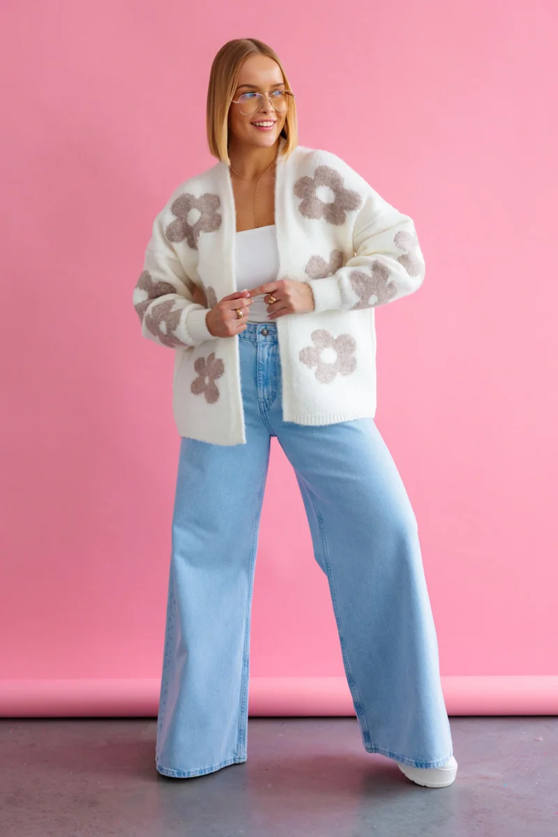 Krótki kardigan w kwiaty oversize - ecru/beż One size Sploty