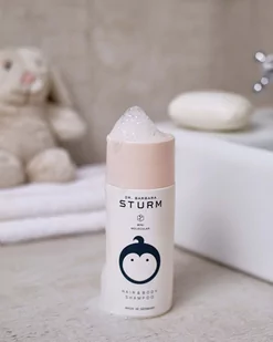 Dr. Barbara Sturm Baby & Kids Baby & Kids Hair & Body Shampoo 150 ml - Szampon do włosów i ciała - Kosmetyki kąpielowe dla dzieci - miniaturka - grafika 4