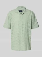 Koszule męskie - Koszula casualowa o kroju regular fit z haftem angielskim - miniaturka - grafika 1