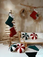 Zabawy w naśladowanie dorosłych - Skarpeta św. Mikołaja "Zielone cukierki" - miniaturka - grafika 1