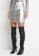 Spódnice - Srebrna Metaliczna Spódnica Mini z Imitacji Skóry z Paskiem z Klamrą Lelara - miniaturka - grafika 1