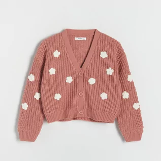 Swetry dla dziewczynek - Reserved - Kardigan z szydełkową aplikacją - Różowy - grafika 1