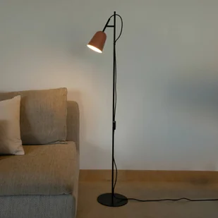 FARO BARCELONA Lampa podłogowa Studio, różowy/czarny, stal, wysokość 132,5 cm - Lampy stojące - miniaturka - grafika 1