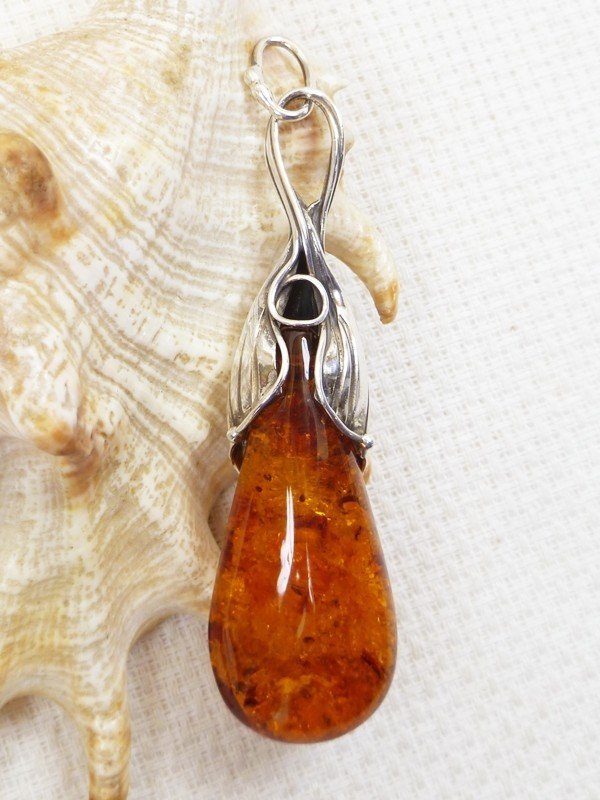 Wisiorek srebrny z bursztynem, handmade 640-25