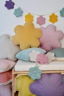 Kołdry i poduszki dla dzieci - Dekoracyjna poduszka welwetowa kwiat "Fiołek" - miniaturka - grafika 1