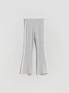 Spodnie i spodenki dla dziewczynek - Reserved - Bawełniane spodnie flare - jasnoszary - miniaturka - grafika 1