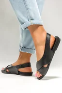 Moda i Uroda OUTLET - Czarne sandały skórzane damskie płaskie z gumką paski na krzyż PRODUKT POLSKI Casu 40407-39 - miniaturka - grafika 1
