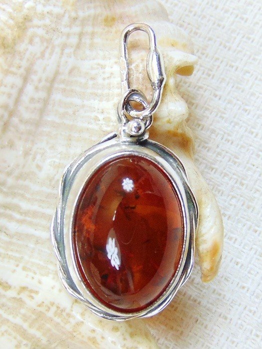 Wisiorek srebrny z bursztynem, handmade 614-14