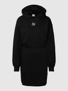 Sukienki - Sukienka z dzianiny dresowej z wyhaftowanym logo model ‘Classics Hooded Dress’ - grafika 1