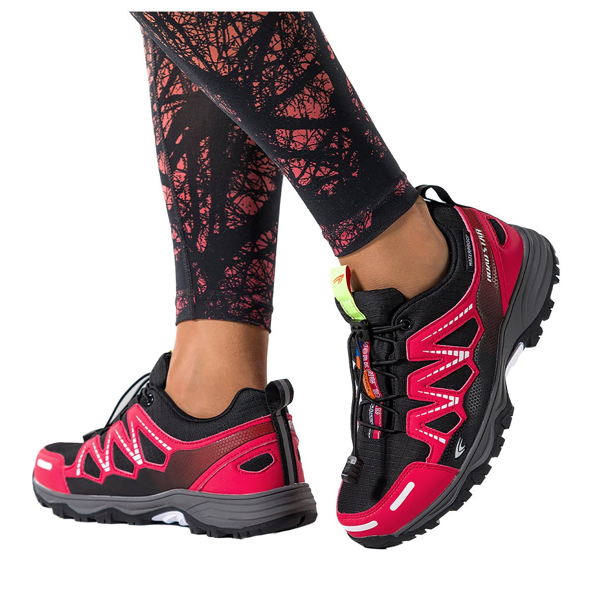 Czerwone buty sportowe trekkingowe damskie wodoodporne na bieżnikowanej podeszwie z regulowaną elastyczną sznurówką czarne wstawki Casu 7393-6D-39