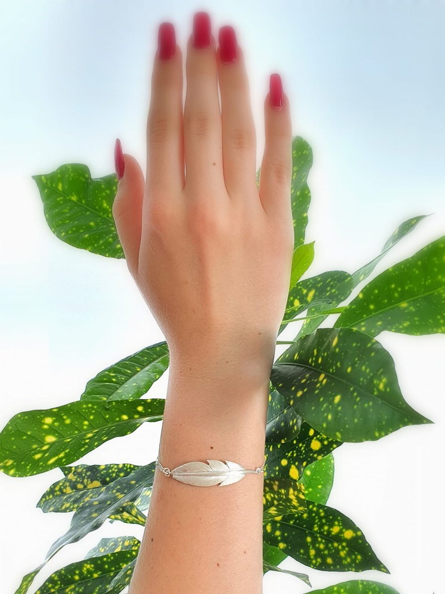 Pióro na łańcuszku białe - bransoletka srebrna