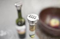 Zestawy do wina - Strażnik wina - cyfrowy zamek na wino w metalowej puszce - miniaturka - grafika 1