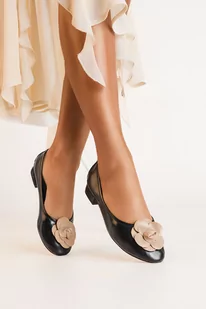 Czarne baleriny z kwiatem damskie ze skórzaną wkładką Casu D24X10-B-38 - Baleriny - miniaturka - grafika 1