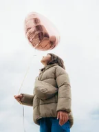 Kurtki i płaszcze dla dziewczynek - Reserved - Pikowana kurtka z torebką - zielony - miniaturka - grafika 1