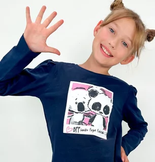 Bluzki dla dziewczynek - T-shirt z długim rękawem dla dziewczynki, z misiami koala, granatowy 9-13 lat - grafika 1