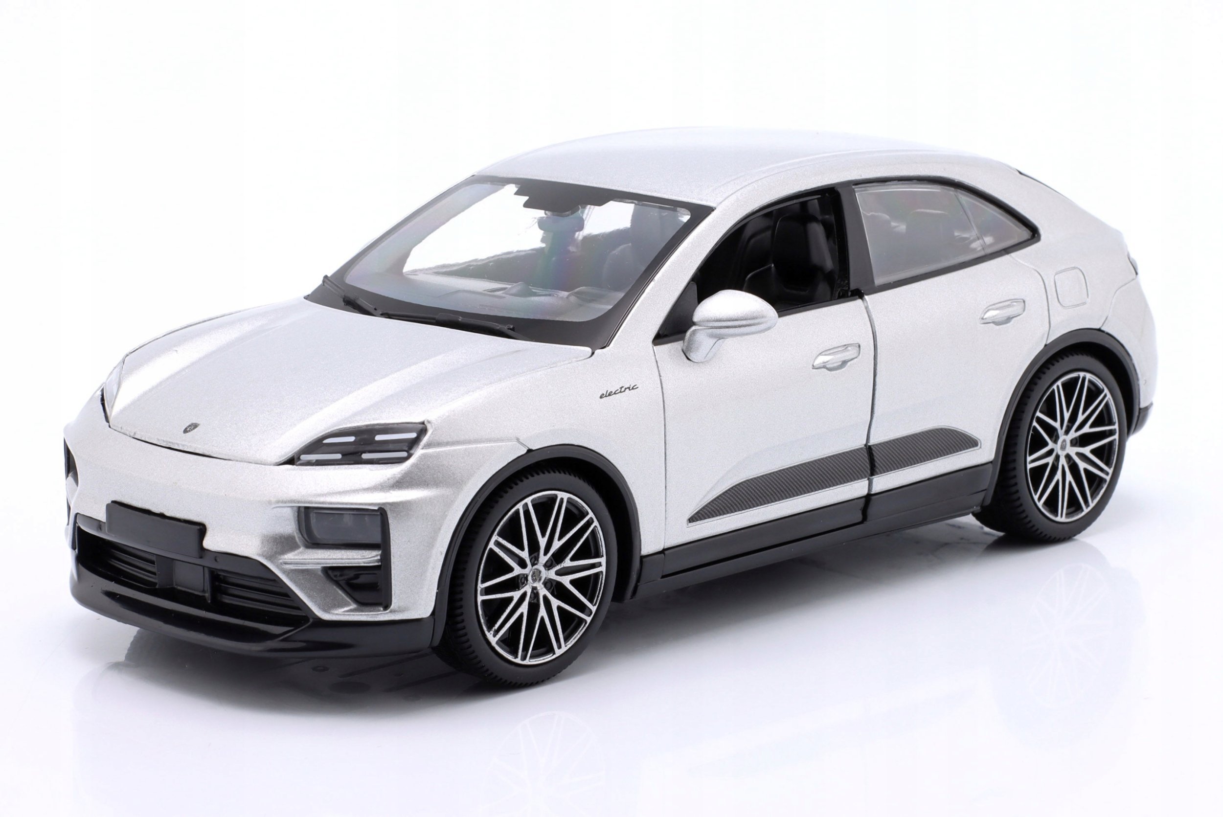 BBU 1:24 Porsche Macan Turbo Electric 21114