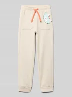 Spodnie i spodenki dla chłopców - Spodnie dresowe o kroju regular fit z kieszeniami z patką - miniaturka - grafika 1