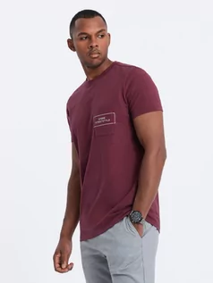 Koszulki męskie - T-shirt męski bawełniany z nadrukiem na kieszonce - bordowy V3 S1742 - grafika 1