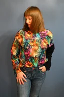 Bluzy damskie - Nietypowa bluza bawełniana - Kolorowe Kwiaty - miniaturka - grafika 1