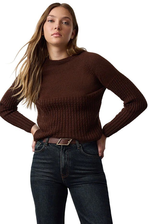 TRENDYOL BRĄZOWY SWETER DAMSKI Z FAKTURĄ I DŁUGIM RĘKAWEM S 5EA*