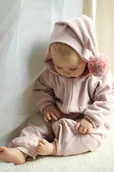 Kombinezony dla dzieci - Hi Little One kombinezon całoroczny z kapturem TOG 2,0 OverSize BOHO Blush roz S Pom Pom - miniaturka - grafika 1