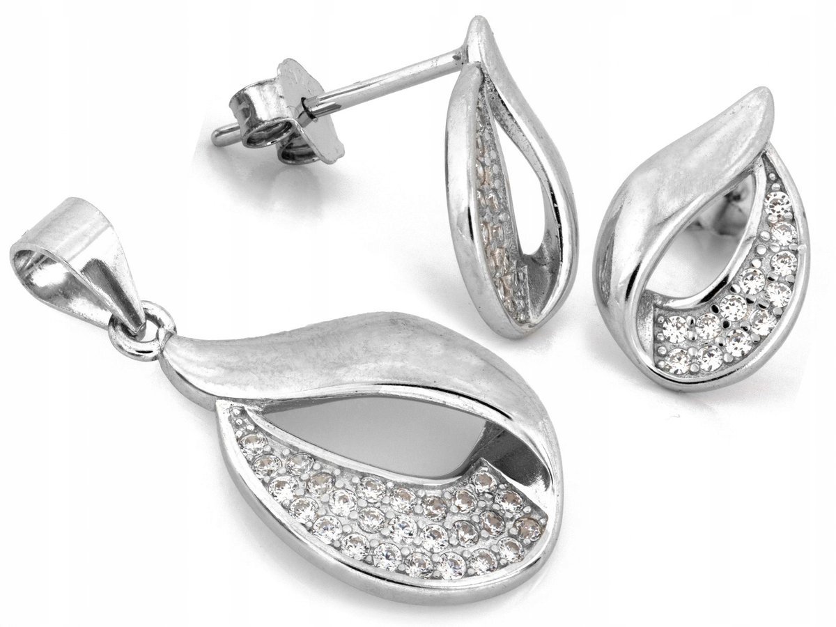 Komplet srebrny 0.925 eleganckie kolczyki i zawieszka 2.67g