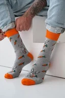 Skarpetki męskie - Skarpetki męskie szare z motywem animowanego królika z marchewkami Milena - miniaturka - grafika 1