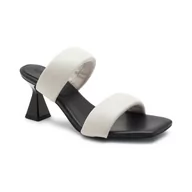 Klapki i japonki damskie - HUGO Skórzane klapki Robby Mule - miniaturka - grafika 1