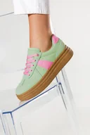 Półbuty damskie - Pistacjowe sneakersy damskie creepersy na platformie ze żłobieniami różowe wstawki sznurowane Carla WX-131 - miniaturka - grafika 1