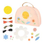 Zabawki kreatywne - Zestaw kreatywny Flower Embroidery Suitcase – Meri Meri - miniaturka - grafika 1
