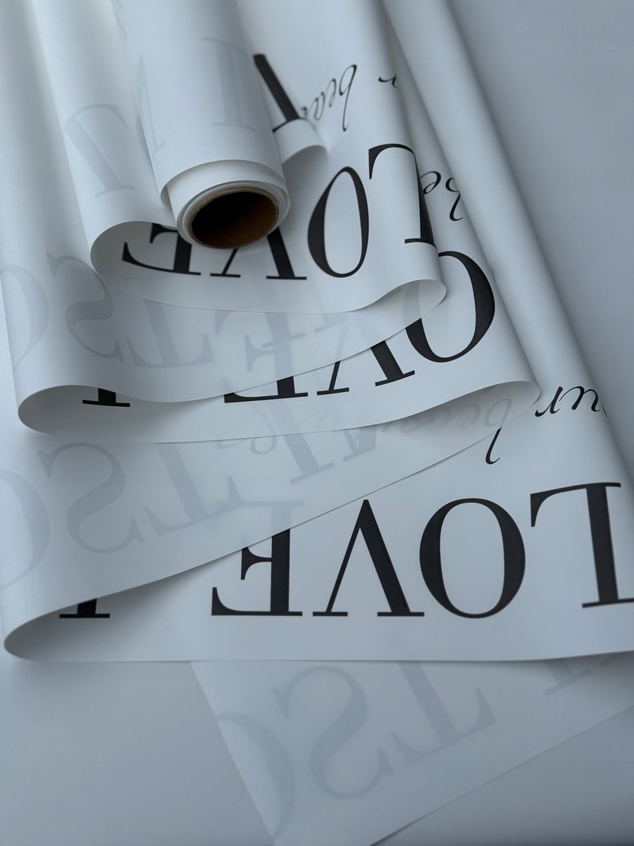 Papier Folia satynowy do pakowania ze wzorem LOST IN LOVE Biały + czarny