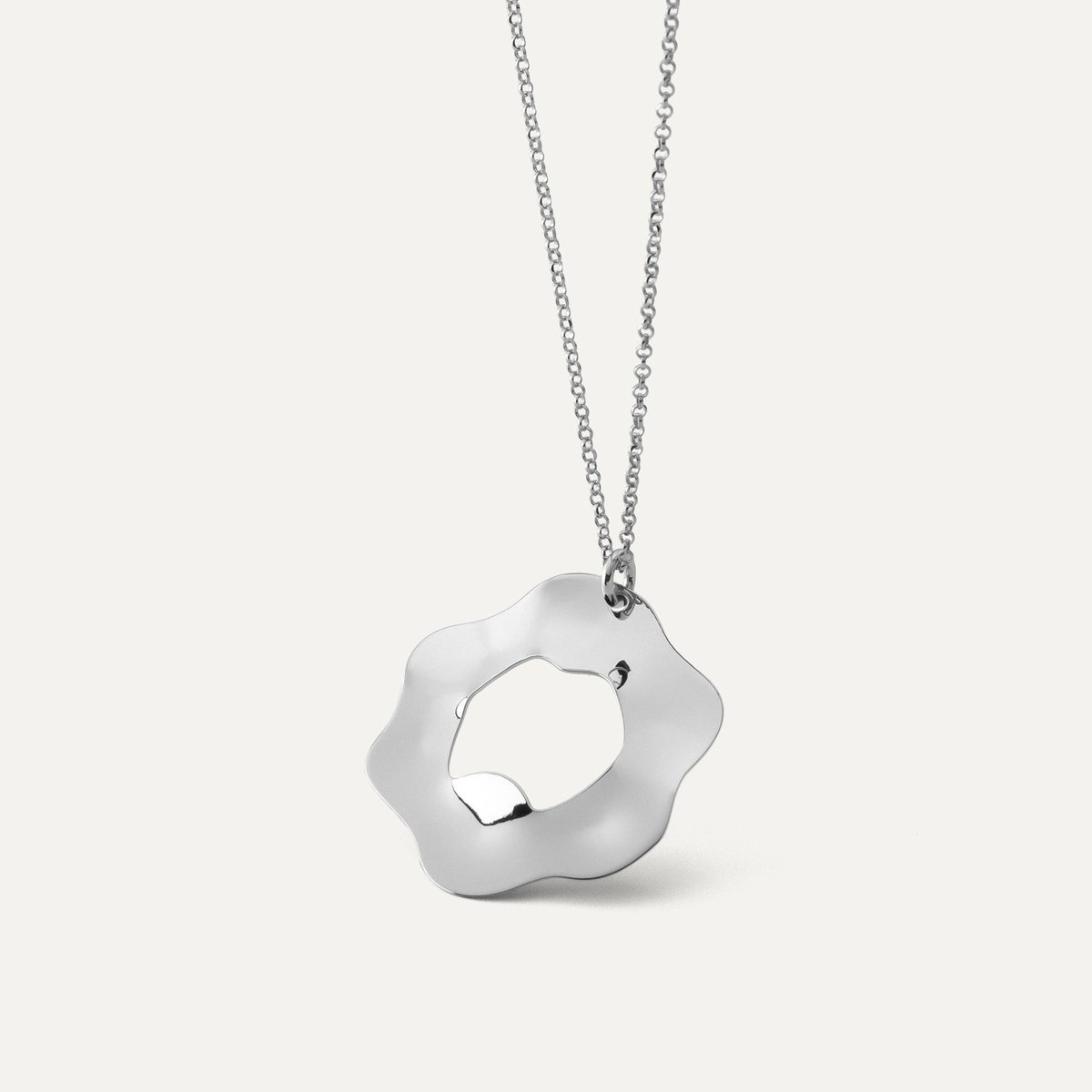 Srebrny naszyjnik z kwiatkiem