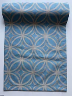 Obrusy i serwetki - Bawełniany plamoodporny bieżnik niebieskiego koloru - miniaturka - grafika 1