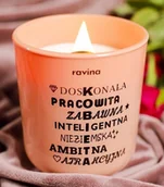Świece - Mademoiselle Perfumowana sojowa świeca zapachowa z napisem "KOBIETA" na prezent, dla niej. Naturalna świeczka z drewnianym knotem - miniaturka - grafika 1