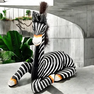 Drewniana Zebra z Indonezji – Ręcznie Rzeźbiona Figurka Dekoracyjna Naturalna Ozdoba Wnętrz Prezent 30cm - Figurki dekoracyjne - miniaturka - grafika 1