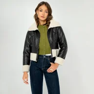 Kurtki damskie - Damska kurtka z futerkiem krótka czarna - miniaturka - grafika 1