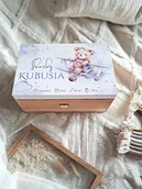 Pamiątka Chrztu Świętego - MIŚ W SAMOLOCIE metryczka urodzenia kuferek wspomnień drewniane pudełko - miniaturka - grafika 1