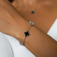 Bransoletki - Bransoletka damska czarne i srebrne koniczynki ze stali chirurgicznej - miniaturka - grafika 1