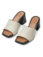 Klapki i japonki damskie - Tamaris Skórzane klapki w kolorze kremowym - miniaturka - grafika 1