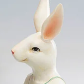 Lampy stojące - KARE Girl Rabbit stołowa z żywicy poliestrowej - miniaturka - grafika 1
