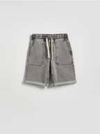 Spodnie i spodenki dla chłopców - Reserved - Jeansowe szorty - jasnoszary - miniaturka - grafika 1