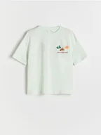 Koszulki dla chłopców - Reserved - Bawełniany t-shirt z nadrukiem - jasnozielony - miniaturka - grafika 1