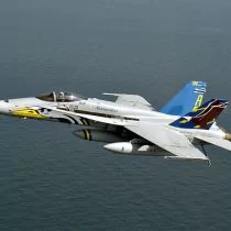 Academy Amerykański myśliwiec F/A-18C USN VFA-82 Marauders 12534 - Modele do sklejania - miniaturka - grafika 1