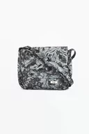 Torebki damskie - Czarna skórzana listonoszka w kwiaty - miniaturka - grafika 1