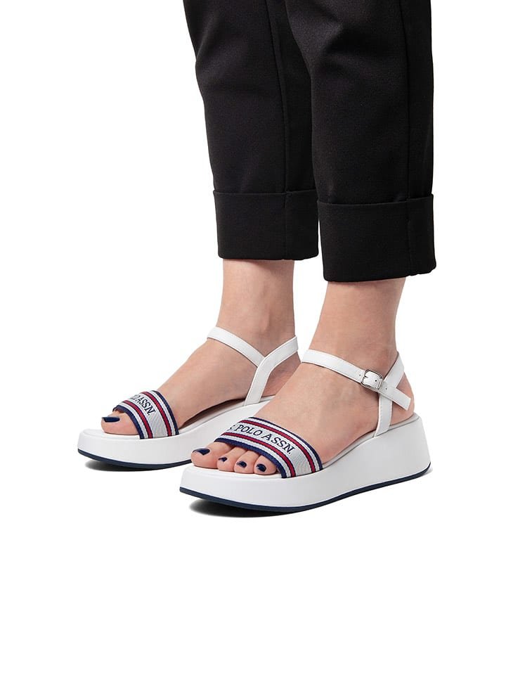 U.S. Polo Assn. Sandały w kolorze białym na koturnie