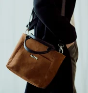 Torebki damskie - Kuferek listonoszka z wodoodpornego nubuku w kolorze rudego brązu - miniaturka - grafika 1