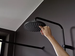 Hansgrohe Vernis Blend Zestaw prysznicowy natynkowy z deszczownicą czarny mat 26272670 - Zestawy prysznicowe - miniaturka - grafika 1