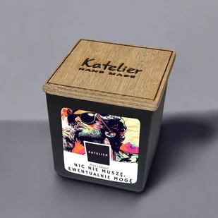 Świeca sojowa - Nic nie muszę, ewentualnie mogę- 250 ml - Proś i błagaj - Zapach mandarynka i pieprz - Płomień bez cenzury - Świece Świeca sojowa - Nic nie muszę, ewentualnie mogę- 250 ml - Proś i błagaj - Zapach mandarynka i pieprz - Płomień bez cenzury - Świece - miniaturka - grafika 1