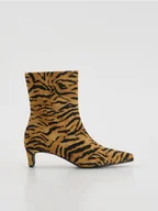Botki damskie - Reserved - Skórzane botki ze zwierzęcym wzorem - wielobarwny - miniaturka - grafika 1