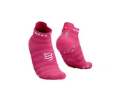 Skarpetki sportowe męskie - COMPRESSPORT Skarpetki do biegania ProRacing Socks V4 ULTRALIGHT RUN LOW fluo pink - miniaturka - grafika 1